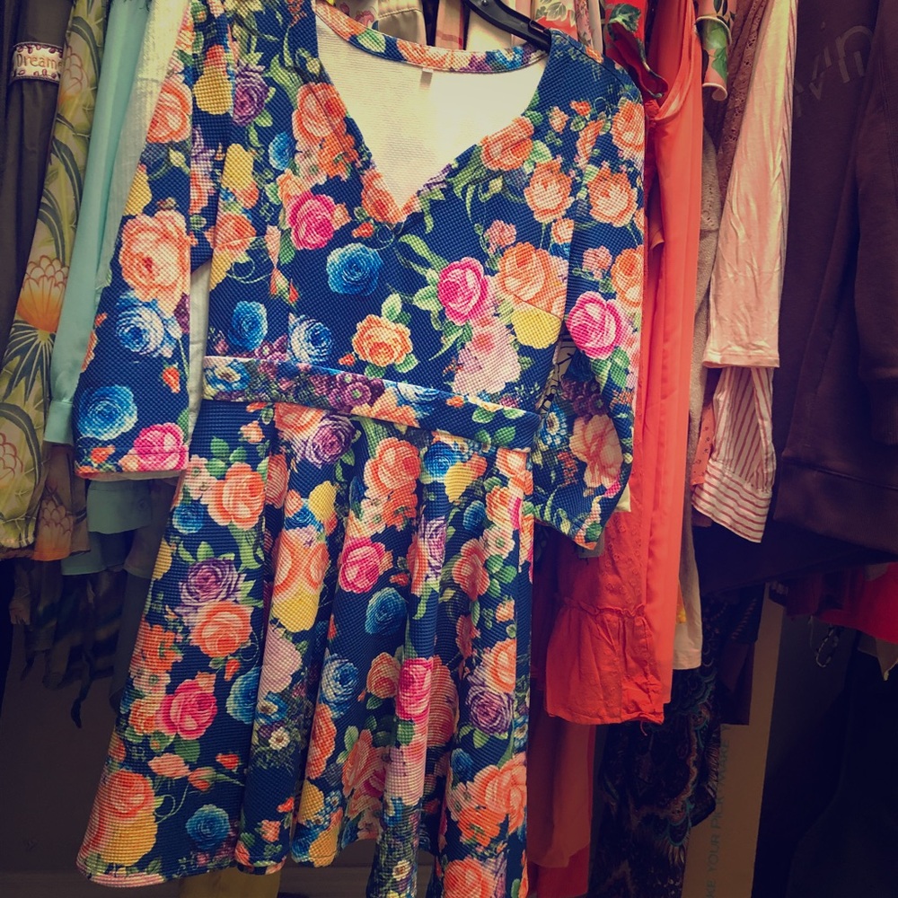 Dress - Picture 2 of 2